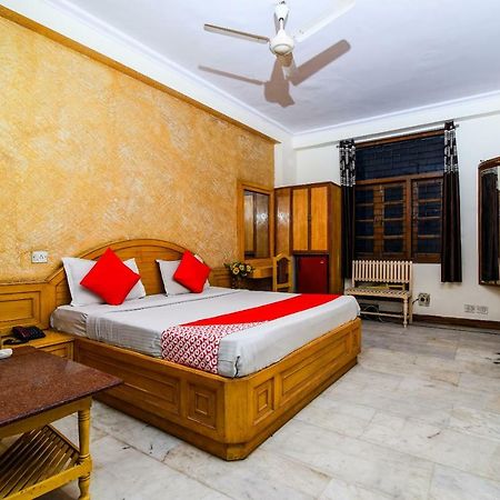 Rahul Palace By Golden Tree Near Metro Station And Ajmal Khan Market นิวเดลี ภายนอก รูปภาพ