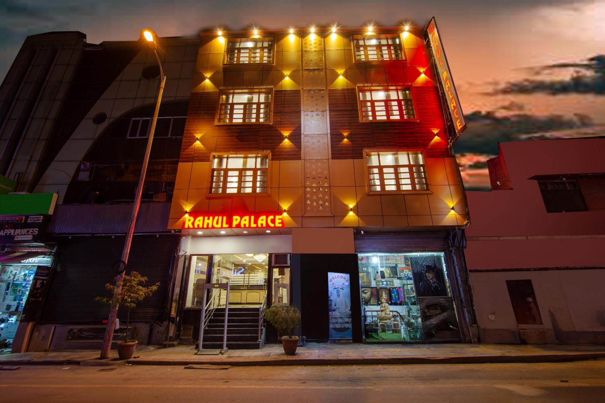 Rahul Palace By Golden Tree Near Metro Station And Ajmal Khan Market นิวเดลี ภายนอก รูปภาพ