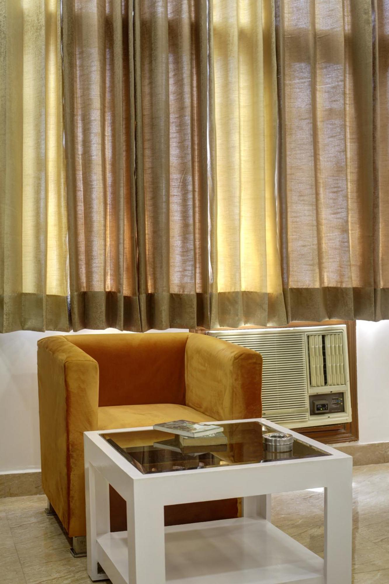 Rahul Palace By Golden Tree Near Metro Station And Ajmal Khan Market นิวเดลี ภายนอก รูปภาพ