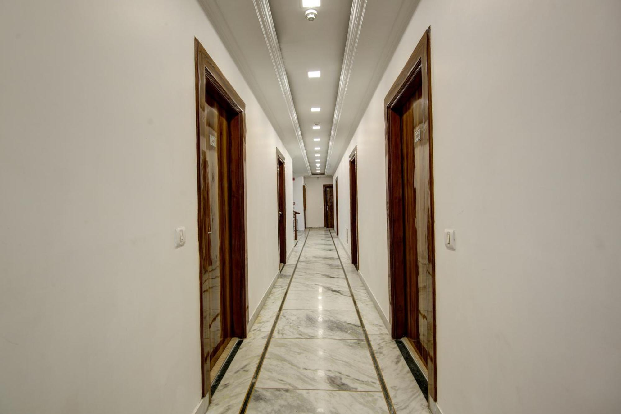 Rahul Palace By Golden Tree Near Metro Station And Ajmal Khan Market นิวเดลี ภายนอก รูปภาพ
