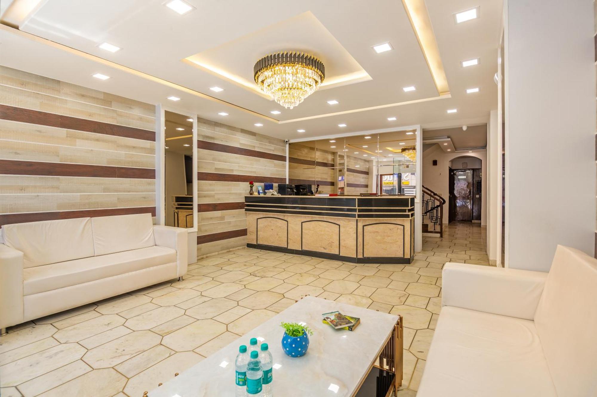 Rahul Palace By Golden Tree Near Metro Station And Ajmal Khan Market นิวเดลี ภายนอก รูปภาพ