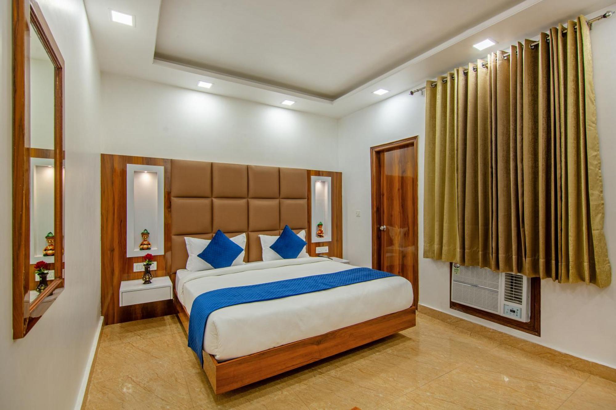 Rahul Palace By Golden Tree Near Metro Station And Ajmal Khan Market นิวเดลี ภายนอก รูปภาพ