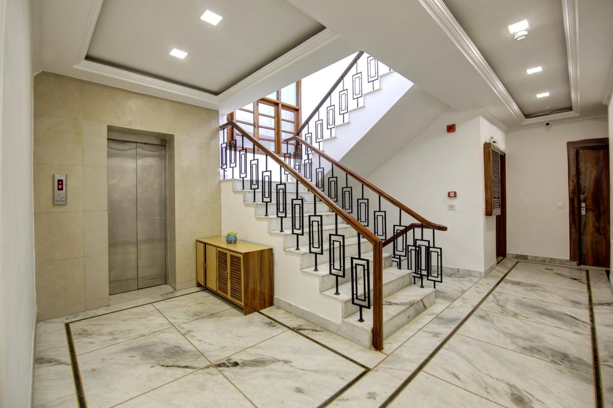 Rahul Palace By Golden Tree Near Metro Station And Ajmal Khan Market นิวเดลี ภายนอก รูปภาพ