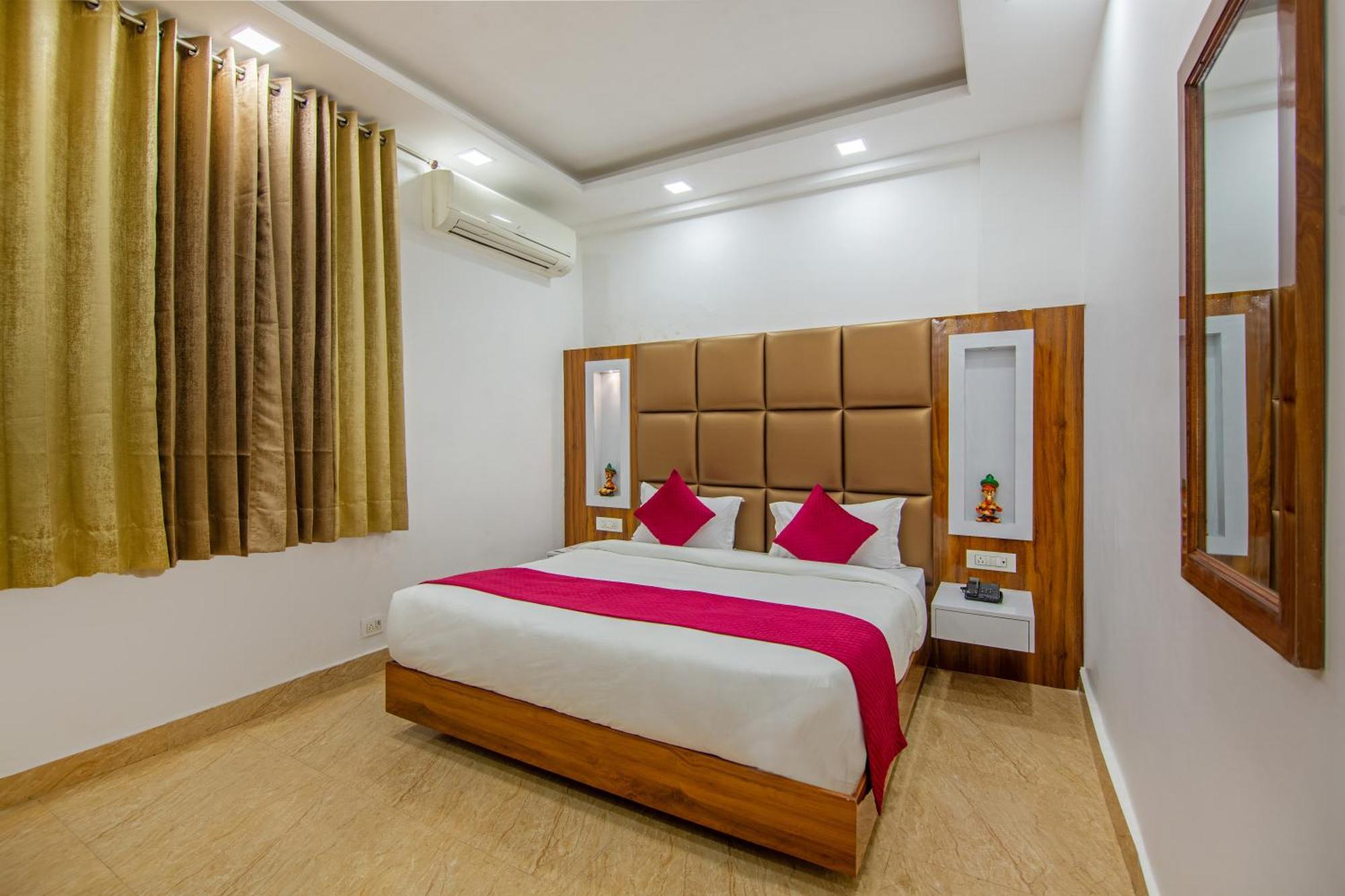 Rahul Palace By Golden Tree Near Metro Station And Ajmal Khan Market นิวเดลี ภายนอก รูปภาพ