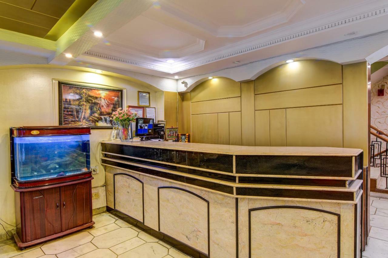 Rahul Palace By Golden Tree Near Metro Station And Ajmal Khan Market นิวเดลี ภายนอก รูปภาพ