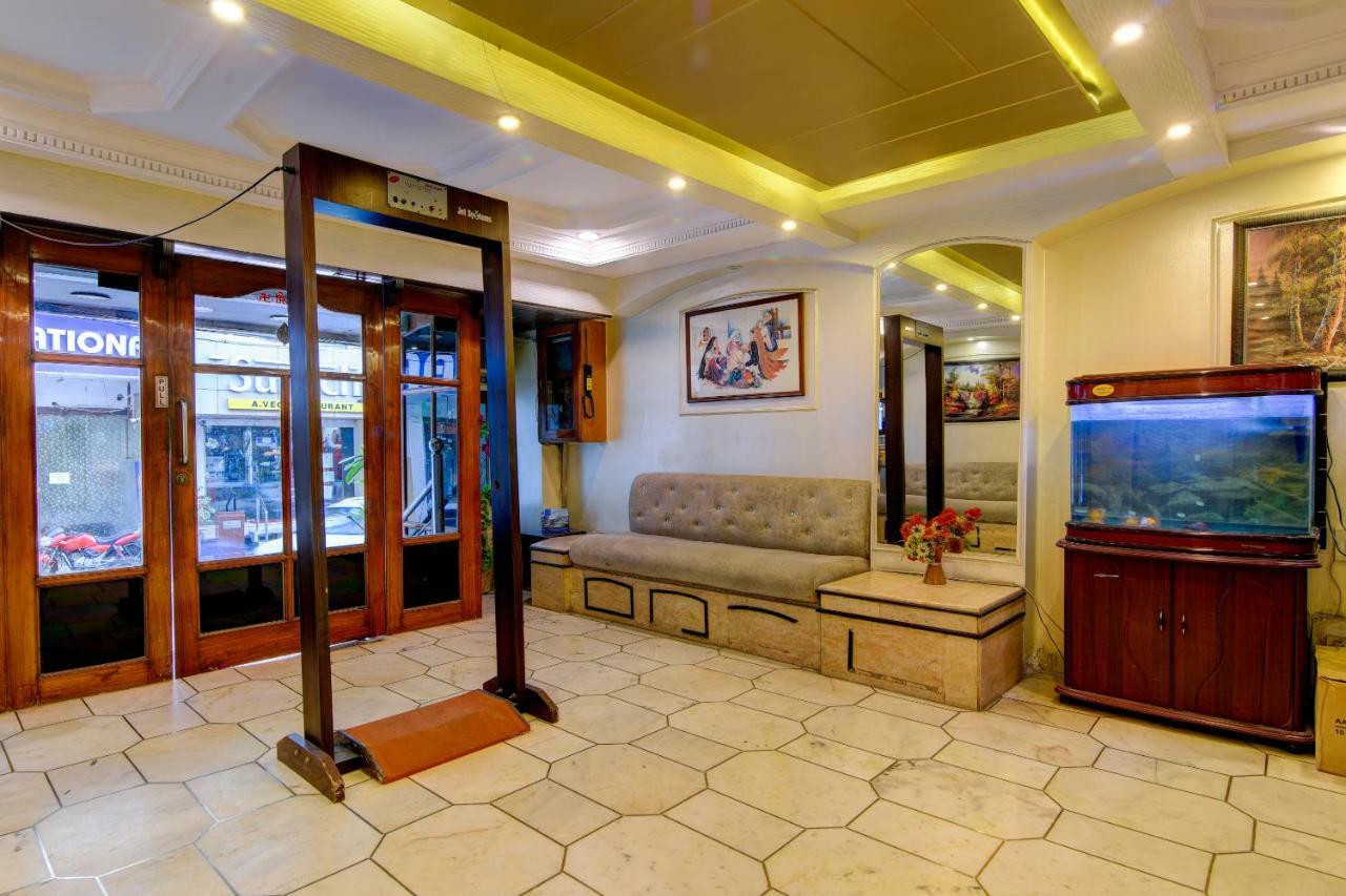 Rahul Palace By Golden Tree Near Metro Station And Ajmal Khan Market นิวเดลี ภายนอก รูปภาพ