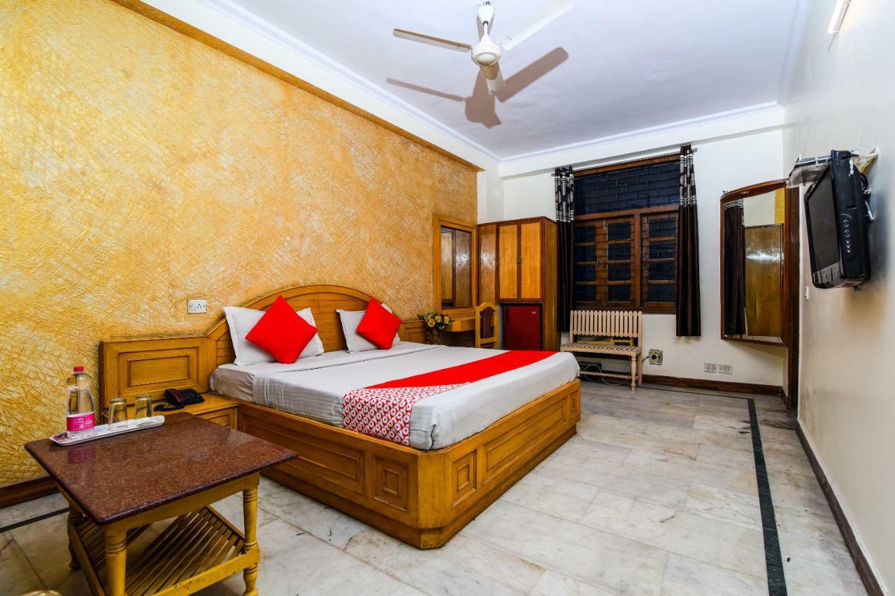 Rahul Palace By Golden Tree Near Metro Station And Ajmal Khan Market นิวเดลี ภายนอก รูปภาพ