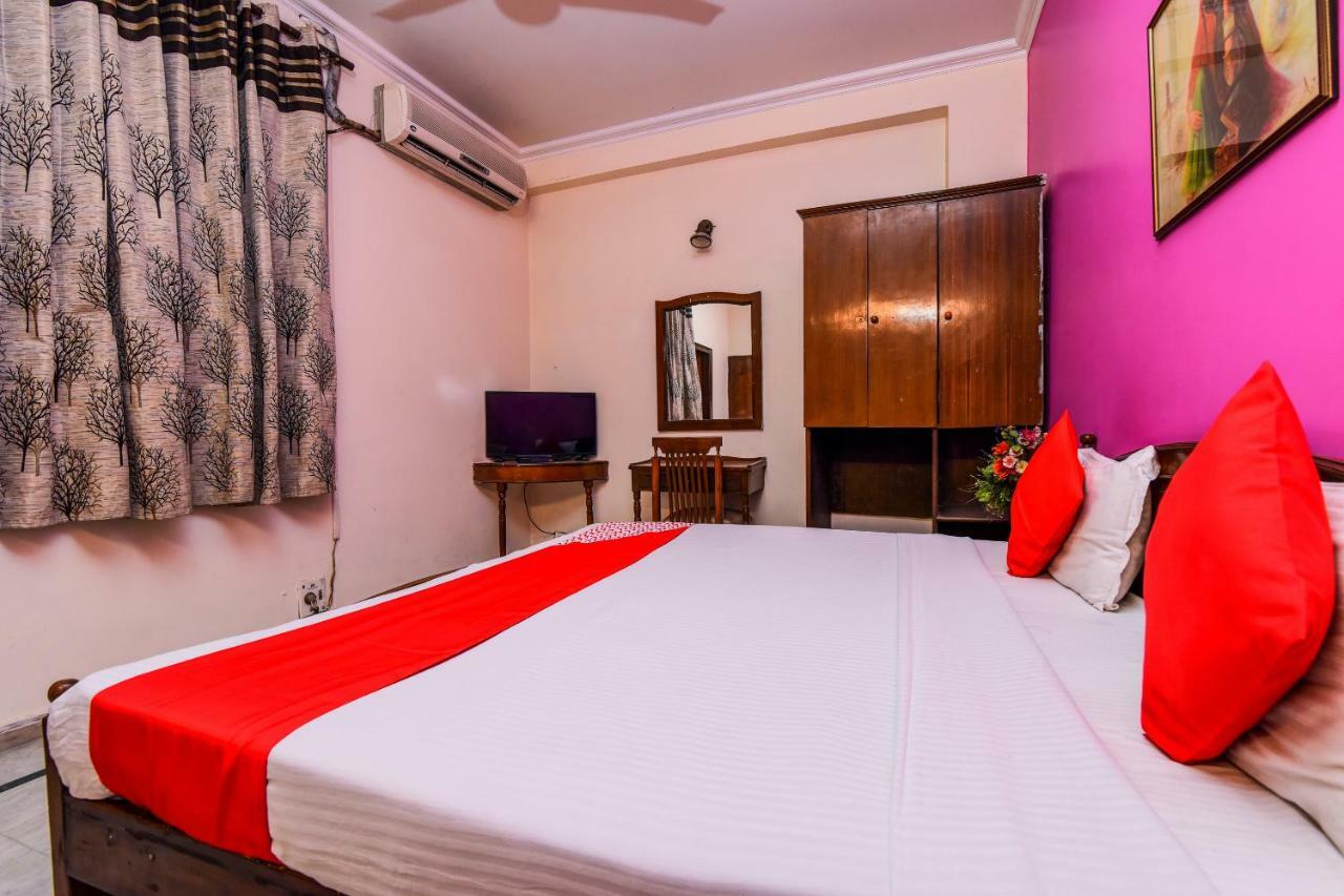 Rahul Palace By Golden Tree Near Metro Station And Ajmal Khan Market นิวเดลี ภายนอก รูปภาพ