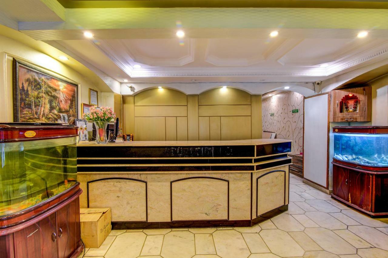 Rahul Palace By Golden Tree Near Metro Station And Ajmal Khan Market นิวเดลี ภายนอก รูปภาพ
