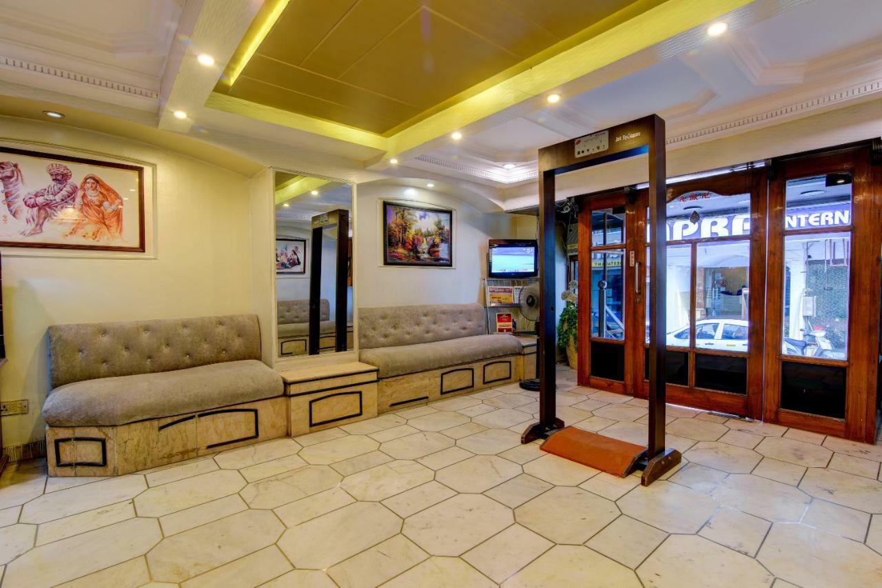 Rahul Palace By Golden Tree Near Metro Station And Ajmal Khan Market นิวเดลี ภายนอก รูปภาพ