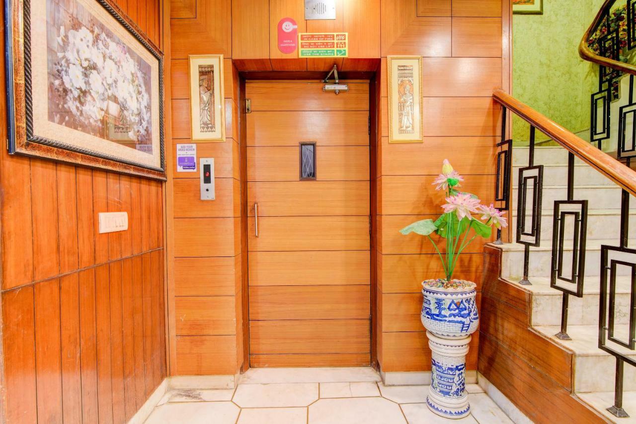 Rahul Palace By Golden Tree Near Metro Station And Ajmal Khan Market นิวเดลี ภายนอก รูปภาพ