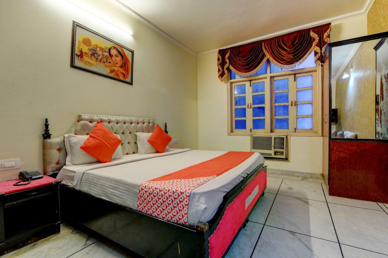 Rahul Palace By Golden Tree Near Metro Station And Ajmal Khan Market นิวเดลี ภายนอก รูปภาพ