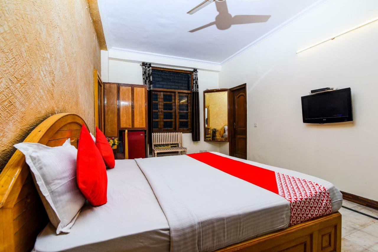 Rahul Palace By Golden Tree Near Metro Station And Ajmal Khan Market นิวเดลี ภายนอก รูปภาพ